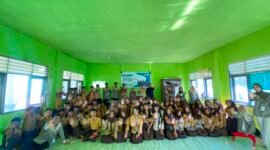 Sosialisasi KKN-PMD Unram Desa Gumantar Gandeng UPTD PPA Beri Edukasi Cegah Pernikahan Anak di SMPN 3 Kayangan. Foto : Dok. Istimewa / Alyssa Rizqia Haris.