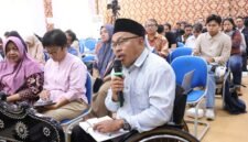 Lalu SNU Pradipta, perwakilan Lombok Independen Disabilitas Indonesia (LIDI NTB), dalam forum Advokasi Penguatan Sistem Perlindungan HAM di Indonesia Melalui Uji Publik RUU HAM yang berlangsung di Ruang Sidang Utama (Aula Prof. Zainal Asikin) FHISIP Universitas Mataram, Rabu (30/6/2026). Foto: Keysha/Sorot Kamera