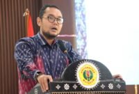 Guru Besar Fakultas Hukum Universitas Lambung Mangkurat sekaligus Pengurus SEPAHAM Indonesia, Prof. Mirza Buana, S.H., LL.M., Ph.D., pada kegiatan Advokasi Penguatan Sistem Perlindungan HAM di Indonesia Melalui Uji Publik RUU HAM yang digelar di Ruang Sidang Utama (Aula Prof. Zainal Asikin) FHISIP Universitas Mataram, Rabu (30/6/2026). Foto: Keysha/Sorot Kamera