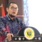 Guru Besar Fakultas Hukum Universitas Lambung Mangkurat sekaligus Pengurus SEPAHAM Indonesia, Prof. Mirza Buana, S.H., LL.M., Ph.D., pada kegiatan Advokasi Penguatan Sistem Perlindungan HAM di Indonesia Melalui Uji Publik RUU HAM yang digelar di Ruang Sidang Utama (Aula Prof. Zainal Asikin) FHISIP Universitas Mataram, Rabu (30/6/2026). Foto: Keysha/Sorot Kamera