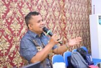Dosen Ilmu Komunikasi FHISIP Universitas Mataram, Aurelius Rofinus Lolong Teluma, S.S., M.A., saat menjadi penanggap dalam forum Advokasi Penguatan Sistem Perlindungan HAM di Indonesia Melalui Uji Publik RUU HAM. Agenda tersebut digelar di Ruang Sidang Utama (Aula Prof. Zainal Asikin) FHISIP Unram, Rabu (30/6/2026). Foto: Keysha/Sorot Kamera