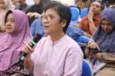 Perwakilan Lembaga Pengembangan Sumber Daya Mitra (LPSDM), Ririn Hajudiani, saat hadir sebagai penanggap dalam kegiatan Advokasi Penguatan Sistem Perlindungan HAM di Indonesia Melalui Uji Publik RUU HAM. Diskusi publik ini digelar di Ruang Sidang Utama (Aula Prof. Zainal Asikin) FHISIP Universitas Mataram, Rabu (30/6/2026). Foto: Keysha/Sorot Kamera