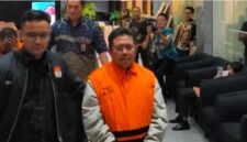 mantan Bupati Lalu Ahmad Zaini ditangkap KPK. Foto : Dok. Detik.com