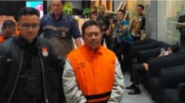 mantan Bupati Lalu Ahmad Zaini ditangkap KPK. Foto : Dok. Detik.com