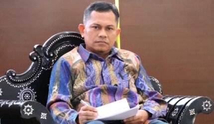 Dr. Muhaimin, SH., M.Hum, Akademisi dan Wakil Dekan 1 FHISIP Unram pada Seminar Peradi SAI