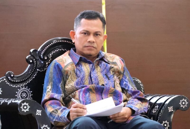 Dr. Muhaimin, SH., M.Hum, Akademisi dan Wakil Dekan 1 FHISIP Unram pada Seminar Peradi SAI