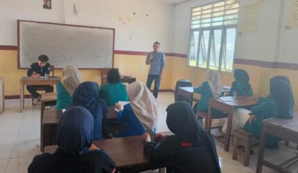 Hamdi, S.Pd., MAP (Ketua Divisi Sosialisasi, Pendidikan Pemilih, Partisipasi Masyarakat dan Sumber Daya Manusia Komisi Pemilihan Umum Kabupaten Lombok Barat). Foto : Dok. Istimewa.