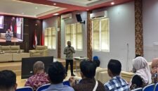 Dekan FHISIP Universitas Mataram, Dr. Lalu Wira Pria Suhartana, S.H., M.H., pada Diskusi publik Sorot Kamera Seri Ke-20 yang digelar Fakultas Hukum, Ilmu Sosial, dan Ilmu Politik Universitas Mataram (FHISIP Unram) membedah isu krusial terkait keberadaan upaya hukum terhadap putusan bebas di tengah pemberlakuan Kitab Undang-Undang Hukum Acara Pidana (KUHAP) baru, Kamis (13/8/2026). Foto: Dokumentasi Sorot Kamera