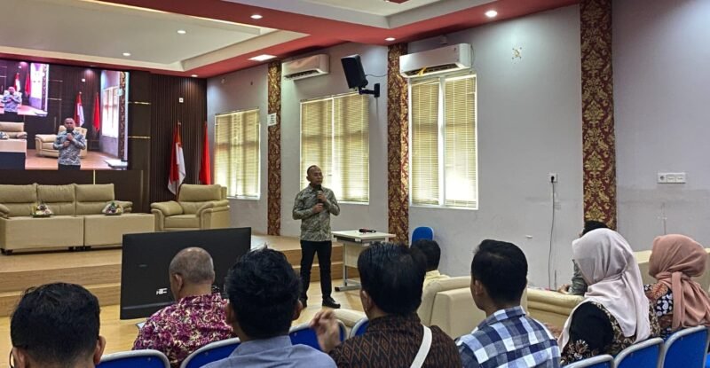 Dekan FHISIP Universitas Mataram, Dr. Lalu Wira Pria Suhartana, S.H., M.H., pada Diskusi publik Sorot Kamera Seri Ke-20 yang digelar Fakultas Hukum, Ilmu Sosial, dan Ilmu Politik Universitas Mataram (FHISIP Unram) membedah isu krusial terkait keberadaan upaya hukum terhadap putusan bebas di tengah pemberlakuan Kitab Undang-Undang Hukum Acara Pidana (KUHAP) baru, Kamis (13/8/2026). Foto: Dokumentasi Sorot Kamera