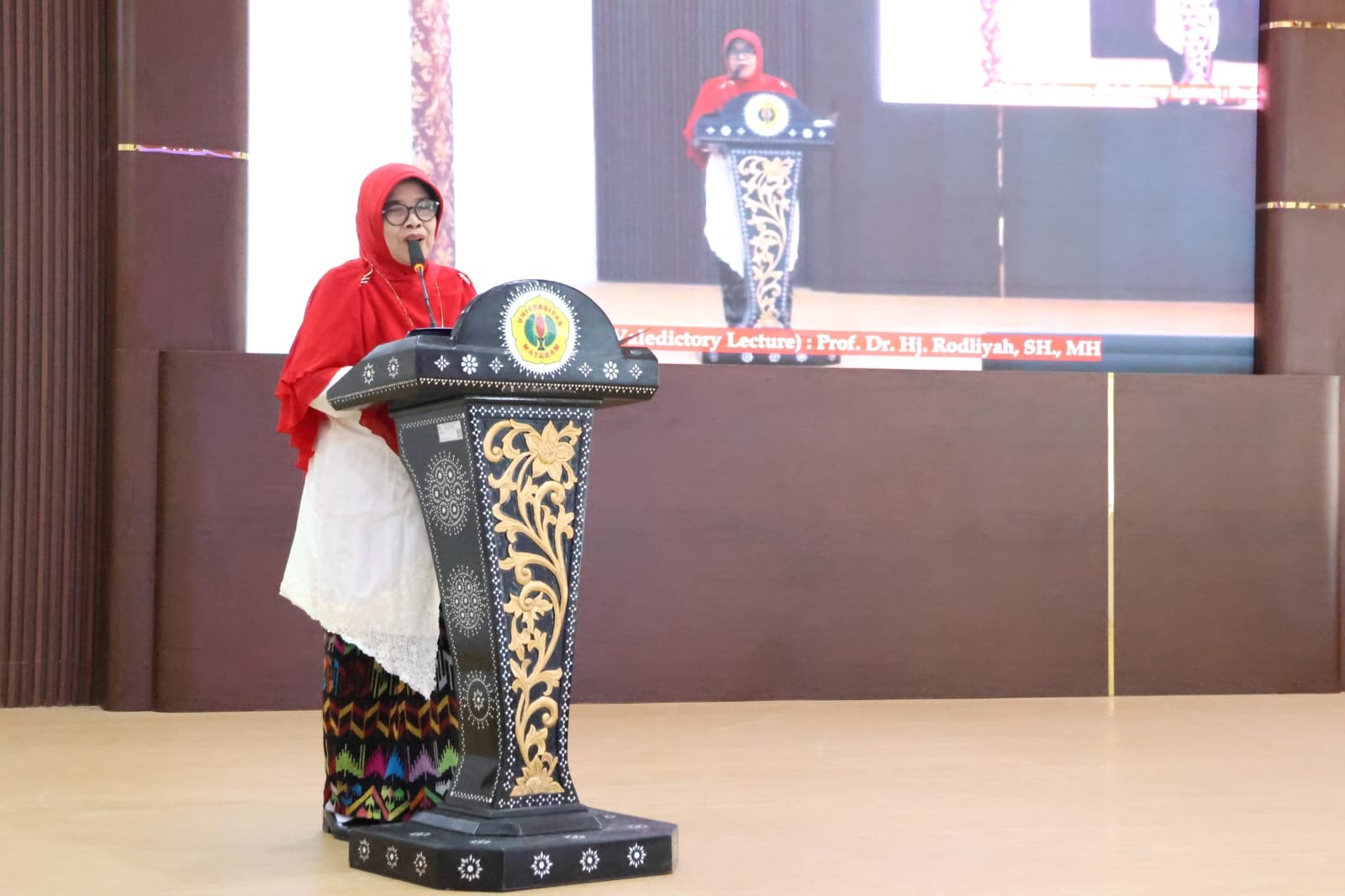 Pidato Paripurna (Valedictory Lecture) Prof. Dr. Hj. Rodliyah, S.H., M.H. bertajuk Masa Depan Hukum Pidana dalam Penanggulangan Kekerasan Terhadap Perempuan. 