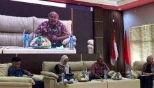 Sorot Kamera FHISIP Unram Kupas Pro-Kontra Upaya Hukum Putusan Bebas Pasca KUHAP Baru, pada Kamis, 13 Agustus 2026. Bertempat di Ruang Sidang Utama (Aula Prof. Zainal Asikin) Lantai 3 Gedung A Fakultas Hukum, Ilmu Sosial, dan Ilmu Politik Universitas Mataram (FHISIP UNRAM), menghadirkan tiga narasumber utama, yakni M. Hotibul Islam, SH, M.Hum., Dr. Laely Wulandari, SH, MH, dan Dr. Rachman Kafrawi, S.H., M.H. Serta dipandu oleh Nunung Rahmania, SH., MH sebagai moderator. Foto: Fathir/Sorot Kamera