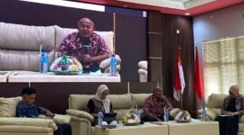 Sorot Kamera FHISIP Unram Kupas Pro-Kontra Upaya Hukum Putusan Bebas Pasca KUHAP Baru, pada Kamis, 13 Agustus 2026. Bertempat di Ruang Sidang Utama (Aula Prof. Zainal Asikin) Lantai 3 Gedung A Fakultas Hukum, Ilmu Sosial, dan Ilmu Politik Universitas Mataram (FHISIP UNRAM), menghadirkan tiga narasumber utama, yakni M. Hotibul Islam, SH, M.Hum., Dr. Laely Wulandari, SH, MH, dan Dr. Rachman Kafrawi, S.H., M.H. Serta dipandu oleh Nunung Rahmania, SH., MH sebagai moderator. Foto: Fathir/Sorot Kamera