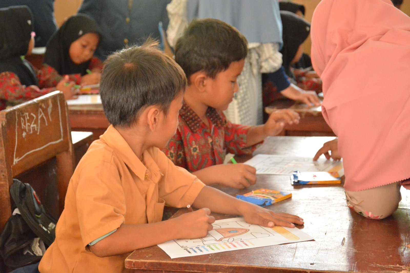 Statistika Unram Kembangkan Board Games Kontekstual untuk Penguatan Literasi dan Keterampilan Siswa SD