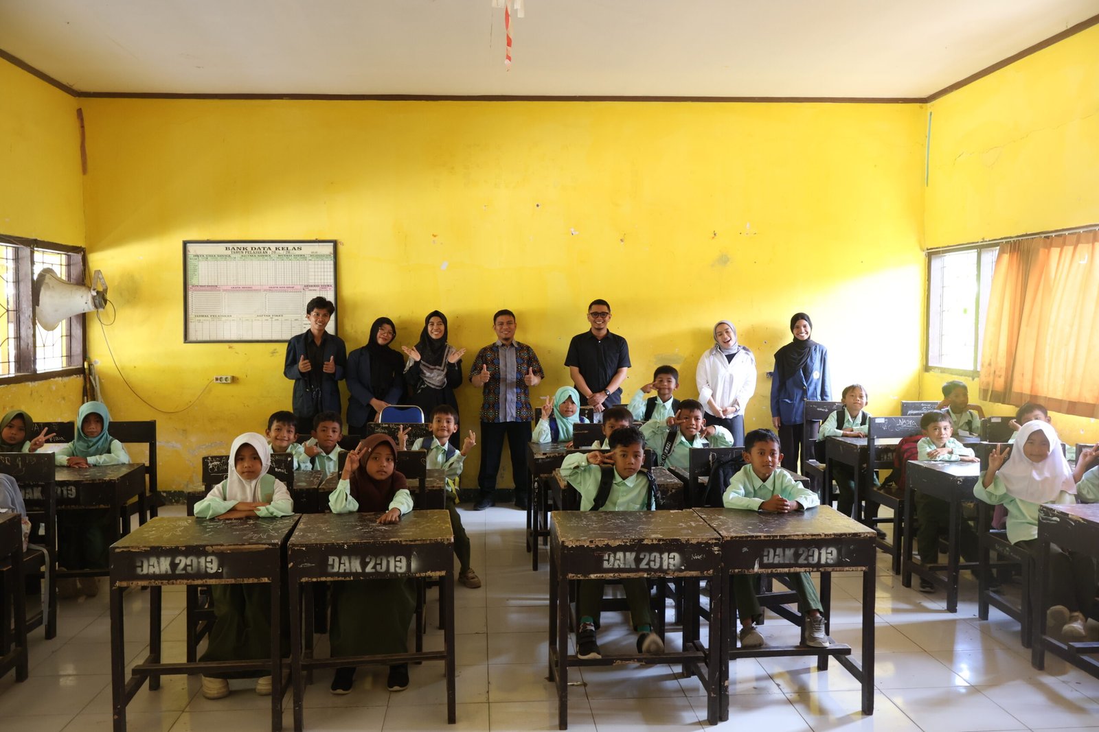 Statistika Unram Kembangkan Board Games Kontekstual untuk Penguatan Literasi dan Keterampilan Siswa SD