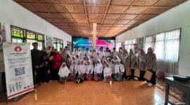 Tim pengabdian kepada masyarakat Universitas Mataram memberikan penguatan literasi hukum digital dan pencegahan KGBO kepada guru dan siswa MA Darul Aminin NW Aikmual, Kabupaten Lombok Tengah, 3 Agustus 2026. Foto : Dok. Istimewa

