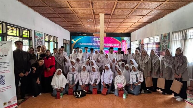 Tim pengabdian kepada masyarakat Universitas Mataram memberikan penguatan literasi hukum digital dan pencegahan KGBO kepada guru dan siswa MA Darul Aminin NW Aikmual, Kabupaten Lombok Tengah, 3 Agustus 2026. Foto  Dok. Istimewa