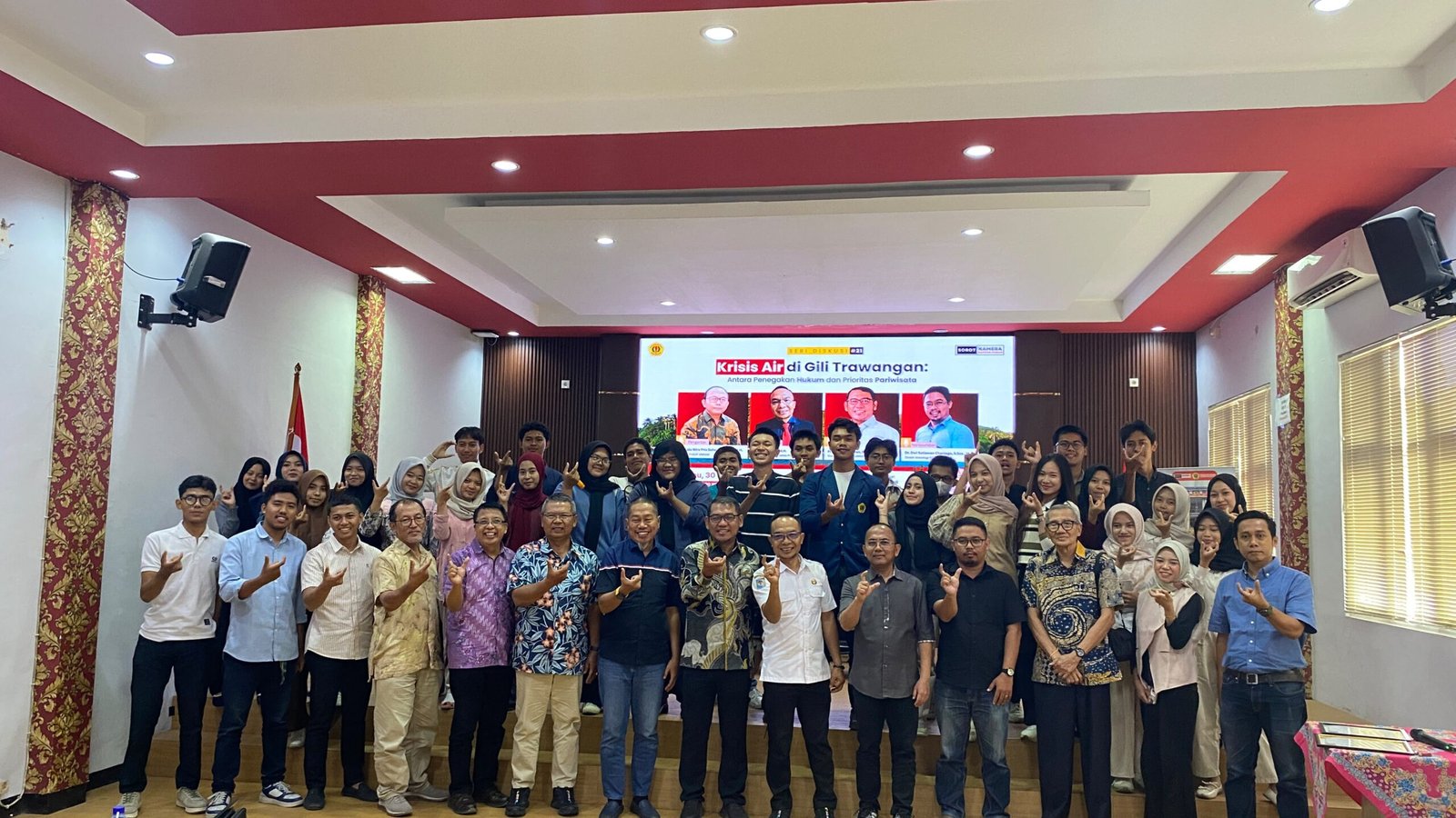Diskusi Akademik Sorot Kamera Seri Ke-21 bertajuk “Krisis Air di Gili Trawangan Antara Penegakan Hukum dan Prioritas Pariwisata” yang digelar oleh Fakultas Hukum, Ilmu Sosial, dan Ilmu Politik Universitas Mataram (FHISIP Unram) di Ruang Sidang Utama Gedung A FHISIP Unram, Rabu (3092026).