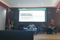 Direktur Eksekutif WALHI NTB, Amri Nuryadin dalam diskusi Sorot Kamera (Kampus Merah)) kolaborasi dengan BEM FHISIP Universitas Mataram (Unram) bertajuk "Demistifikasi Subjek Hukum Agraria: Menyingkap Ancaman Fabrikasi Identitas Adat dalam Kawasan Hutan, pada Jumat (23/10/2026). Foto: Dok. Istimewa