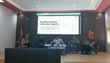 Direktur Eksekutif WALHI NTB, Amri Nuryadin dalam diskusi Sorot Kamera (Kampus Merah)) kolaborasi dengan BEM FHISIP Universitas Mataram (Unram) bertajuk 