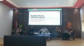Direktur Eksekutif WALHI NTB, Amri Nuryadin dalam diskusi Sorot Kamera (Kampus Merah)) kolaborasi dengan BEM FHISIP Universitas Mataram (Unram) bertajuk 