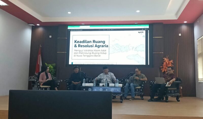 Direktur Eksekutif WALHI NTB, Amri Nuryadin dalam diskusi Sorot Kamera (Kampus Merah)) kolaborasi dengan BEM FHISIP Universitas Mataram (Unram) bertajuk 