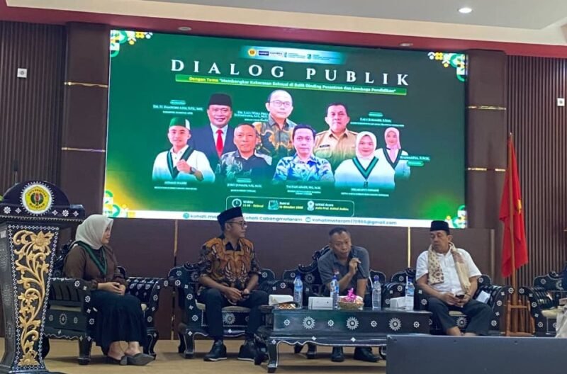 Joko Jumadi, S.H.,M.H, pada Dialog Publik Seri ke-22 Sorot Kamera Fakultas Hukum, Ilmu Sosial dan Ilmu Politik Universitas Mataram (FHISIP Unram) berkolaborasi dengan KOHATI HMI Cabang Mataram, Jumat (16/10/2026). Bertempat di Ruang Sidang Utama Aula Prof. Zainal Asikin FHISIP Unram. Foto: Dok. Istimewa