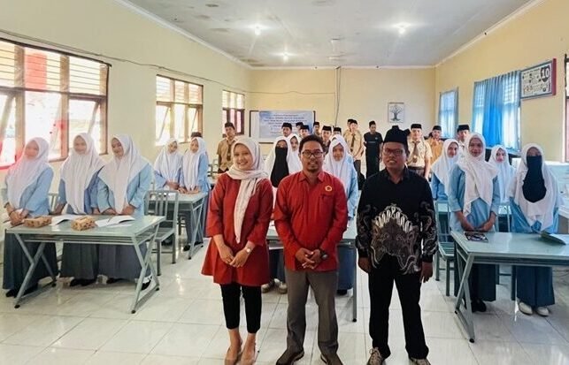 Tim Pengabdian Kepada Masyarakat dari Program Studi Sosiologi, Fakultas Hukum, Ilmu Sosial dan Ilmu Politik (FHISIP) Universitas Mataram menggelar SEBINA Youth Leadership Program: Pengembangan Kepemimpinan dan Kemandirian Santri Menuju Kesiapan Nikah Terencana. Kegiatan ini berlangsung pada Sabtu (19/9/2026) di Pondok Pesantren Attohiriyah, Desa Montong Terep, Kabupaten Lombok Tengah. Foto: Dok Istimewa