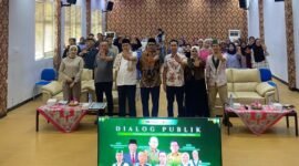 Sorot Kamera (Kampus Merah) Fakultas Hukum, Ilmu Sosial, dan Ilmu Politik (FHISIP) Universitas Mataram bersama Korps HMI-Wati (KOHATI) Himpunan Mahasiswa Islam (HMI) Cabang Mataram menggelar Dialog Publik bertajuk “Membongkar Kekerasan Seksual di Balik Dinding Pesantren dan Lembaga Pendidikan” pada Jumat (16/10/2026). Menghadirkan perwakilan Kantor Wilayah Kementerian Agama Provinsi NTB, Kepala Bidang Perlindungan Anak P3A Dinas Sosial Provinsi NTB Lalu Juhamdi, S.Sos., serta akademisi dan pemerhati perlindungan anak Joko Jumadi, S.H., M.H. Foto: Dok. Istimewa