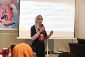 Nuryanti Dewi (Narasumber hari ke-2 Seri Pelatihan Penguatan Kapasitas Keamanan Digital dan KBGO untuk Perempuan dan Kelompok Rentan). Foto: Dok. Istimewa Inspirasi/Asih